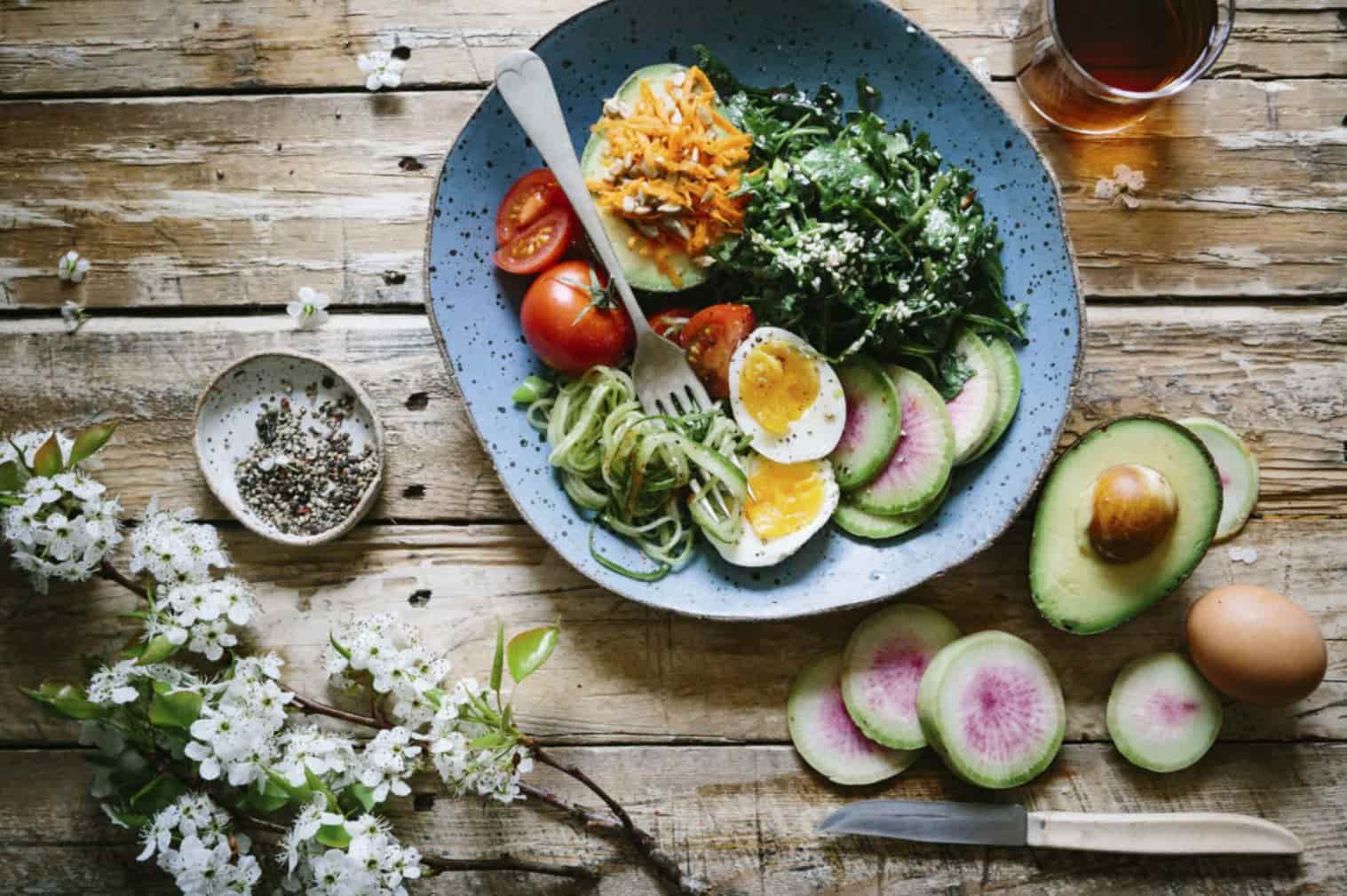 Alimentação mãos quentes 