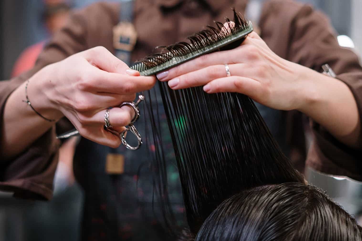 Cuidados com o cabelo no inverno corte regularmente