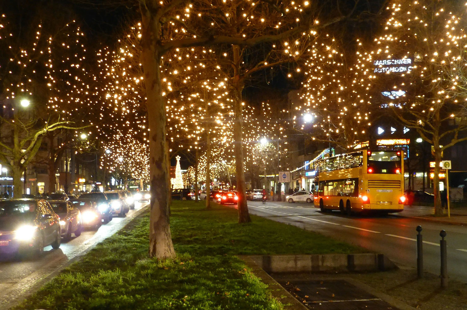 Rua iluminada Berlim Alemanha