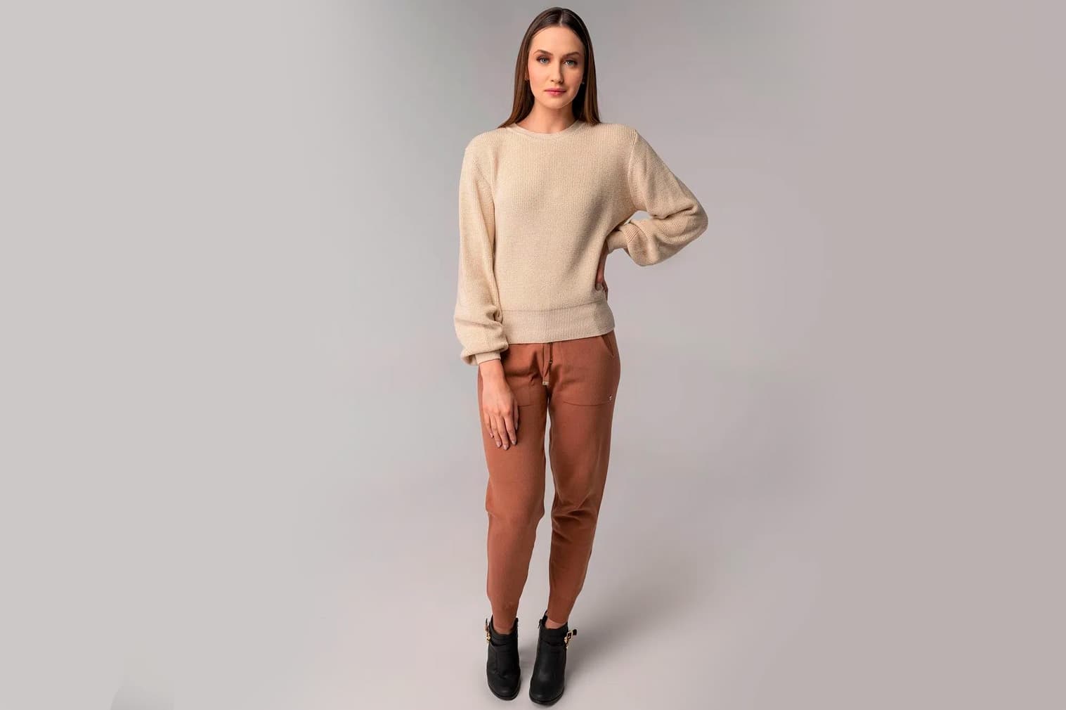 Look com calça e blusa de tricot