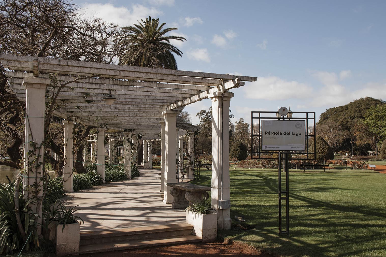 Pergola del lago El Rosedal